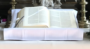 Pultvelum auf dem Altar